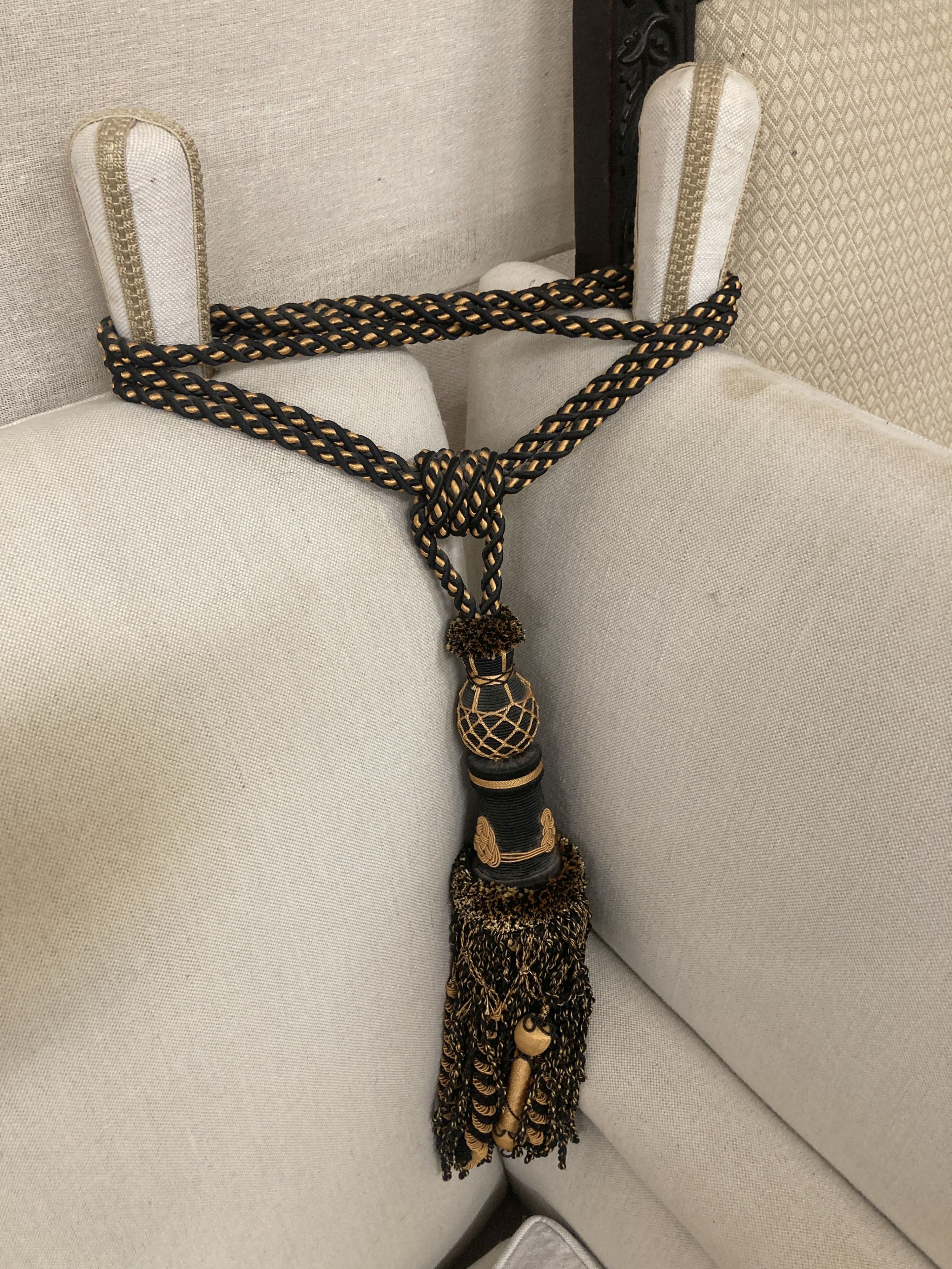 An upholstered Knowle settee, length 184cm, depth 80cm, height 104cm